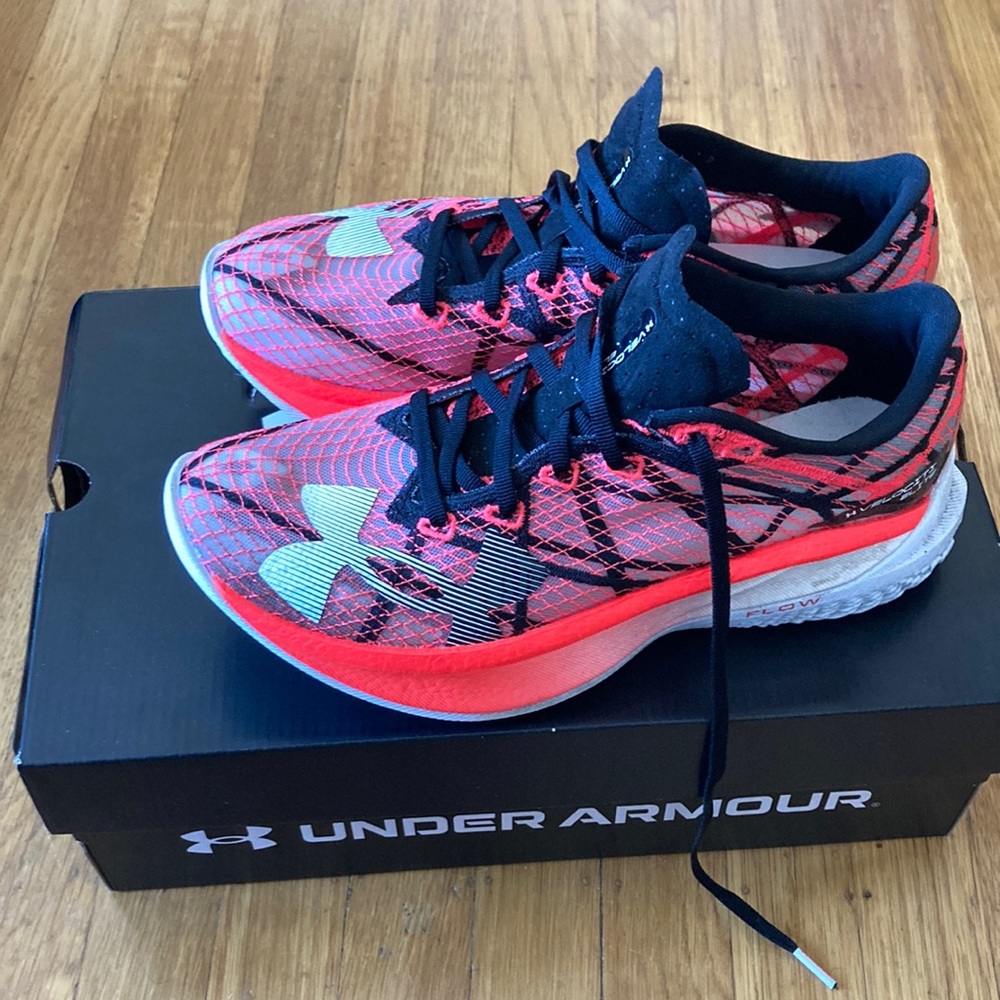 Under Armour Unisex Velociti Elite 2 Running Shoes, W 8.5/M 7, black/pink